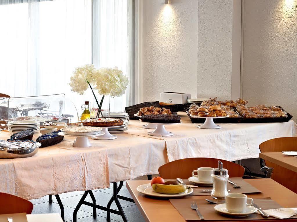 Hotel Hc*** Mollet Barcelona มอลเยต เดล บาเยส ภายนอก รูปภาพ